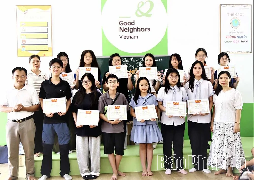 Chung tay gây dựng tủ sách, lan tỏa văn hóa đọc đến xã vùng cao Vân Sơn