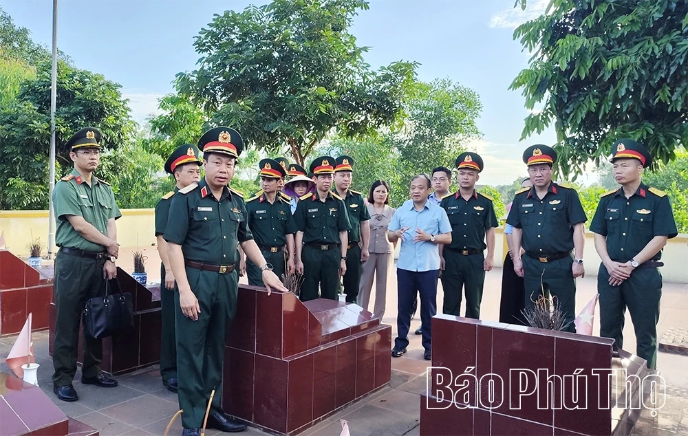 Kiểm tra công tác chuẩn bị tổ chức lấy mẫu hài cốt liệt sĩ để giám định ADN tại Nghĩa trang liệt sĩ Phù Ninh