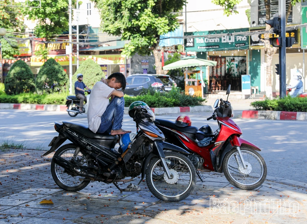Vất vả mưu sinh mùa nắng nóng