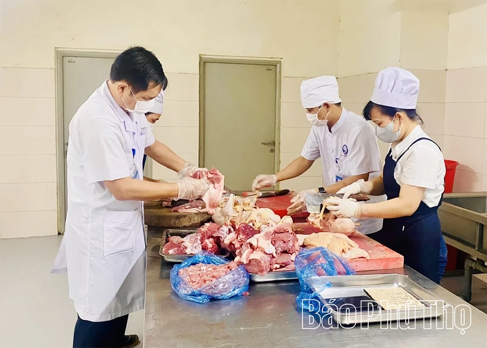 Chú trọng nâng cao chất lượng bữa ăn cho người bệnh