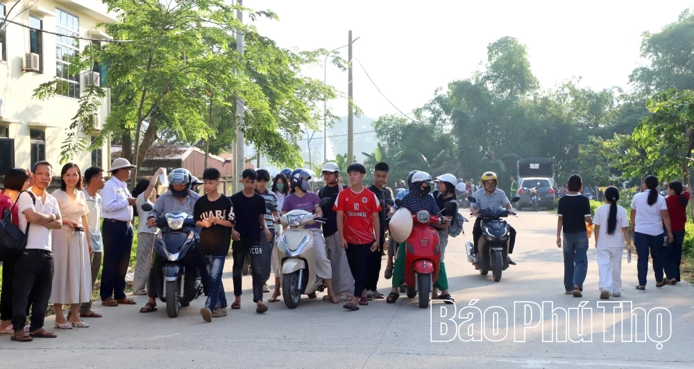 Môn thi đầu tiên tại Hội đồng coi thi Trường THPT Kim Bôi: 8 học sinh vắng, không có thí sinh vi phạm quy chế
