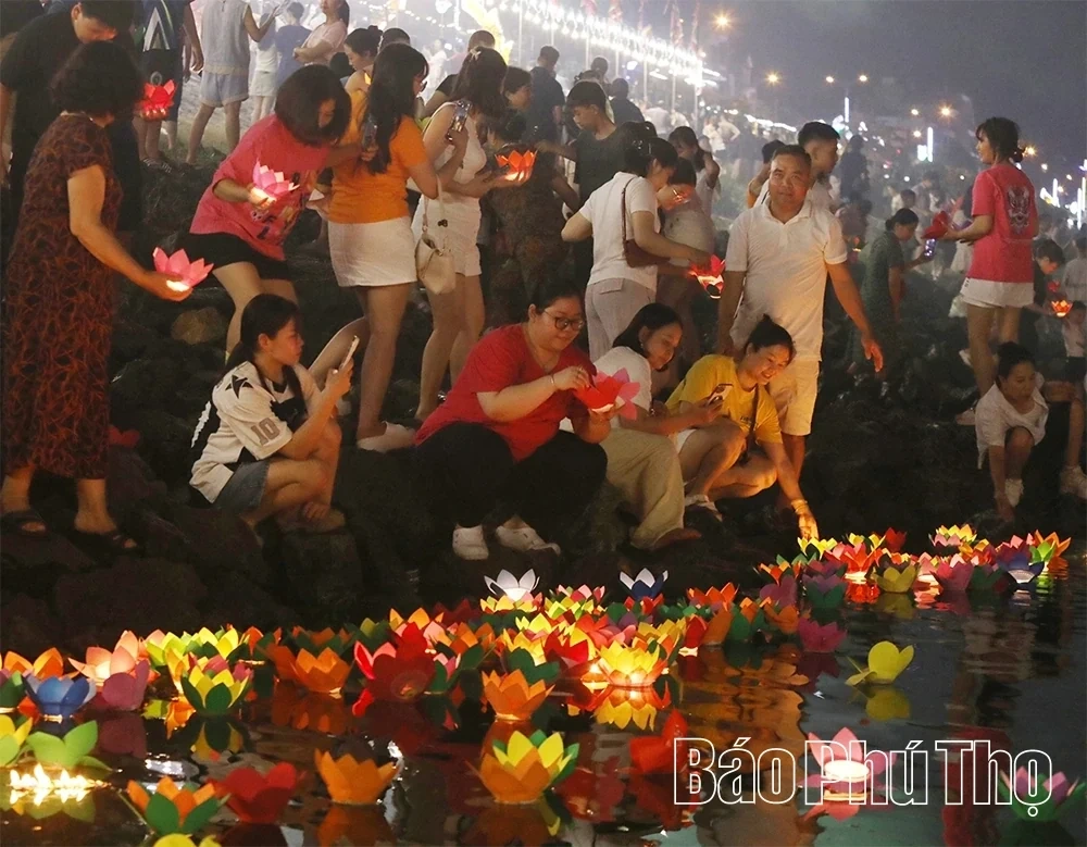 A Shimmering Festival Night by the Banks of the Da River