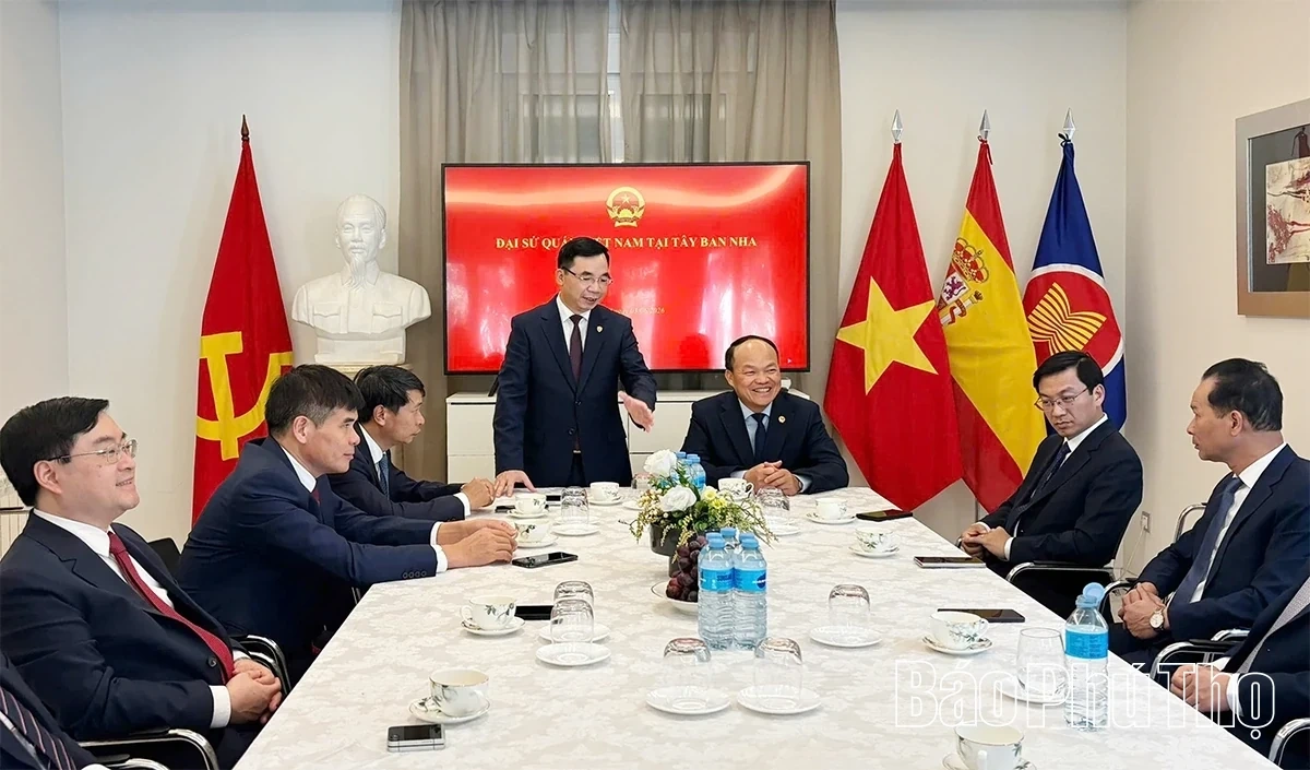 Phu Tho Provincial Delegation Visits and Holds Working Session with the Embassy of Vietnam in Spain
