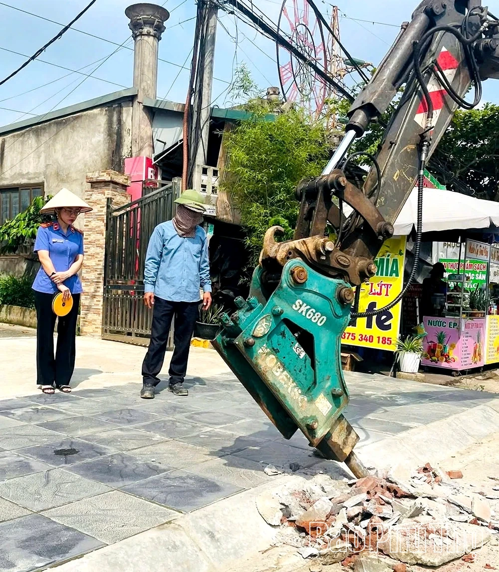 Tây Cốc xử lý nghiêm vi phạm hành lang an toàn giao thông trên Quốc lộ 70