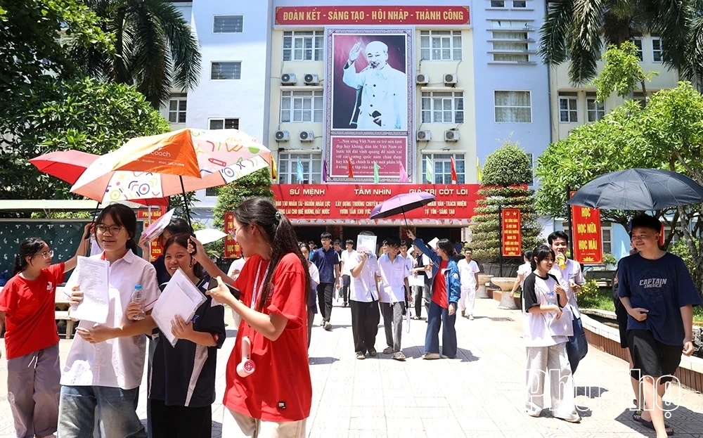 Hội đồng coi thi THPT Chuyên Hoàng Văn Thụ: Nghiêm túc, an toàn, hướng tới tuyển chọn học sinh xuất sắc