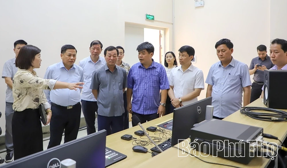 Phó Bí thư Thường trực Tỉnh ủy Bùi Văn Quang kiểm tra thực trạng quản lý tài sản dôi dư, thiết chế văn hóa tại phường Tân Hòa, Kỳ Sơn và Hòa Bình