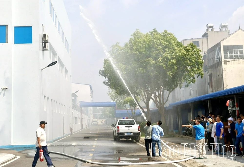 Tập huấn phòng cháy, chữa cháy cho 110 cán bộ, công nhân viên Công ty Dược phẩm Vĩnh Phúc