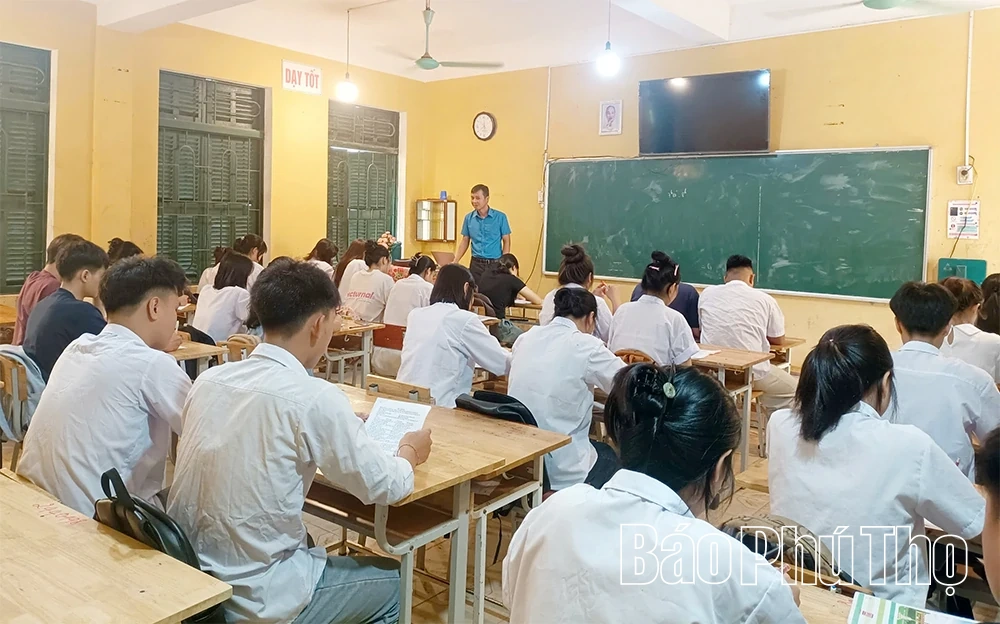 Trường THPT Mường Chiềng vượt khó, tiếp sức sĩ tử