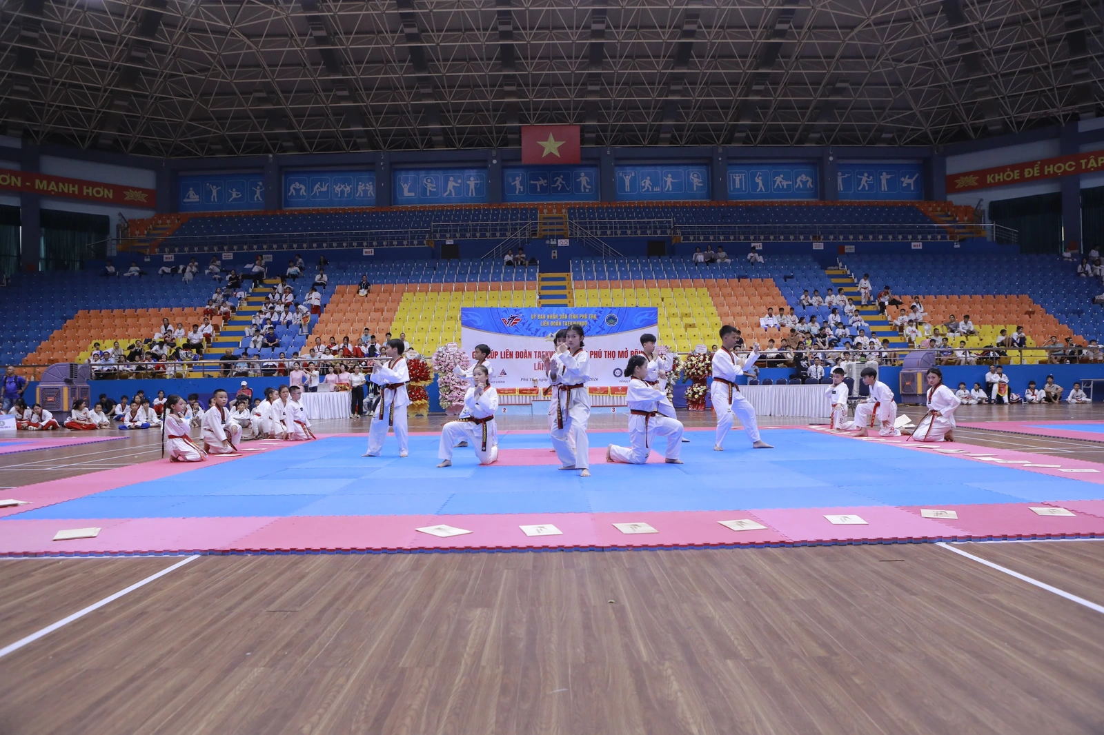 Gần 900 vận động viên tham dự Giải cúp liên đoàn Taekwondo tỉnh Phú Thọ mở rộng