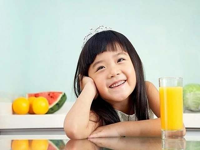 Học sinh nên ăn uống thế nào để không bị mất nước trong ngày hè?
