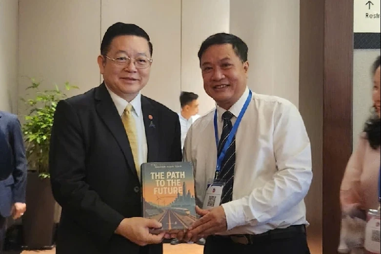 “Con đường tương lai” của nhà văn Nguyễn Xuân Tuấn được giới thiệu tới bạn bè quốc tế tại diễn đàn tương lai ASEAN 2026