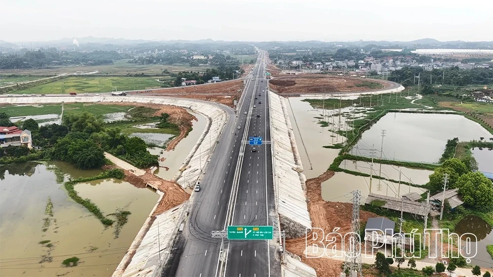 Expressway Link Connecting Noi Bai - Lao Cai and Tuyen Quang - Phu Tho Corridors Hits 84% Completion