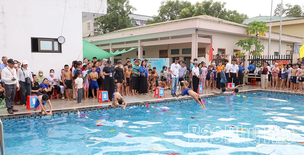 Khai mạc Giải bơi “Đường đua xanh” thiếu niên, nhi đồng tỉnh Phú Thọ năm 2026