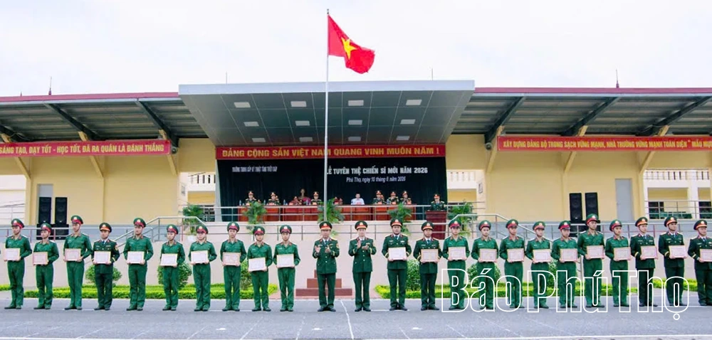 Trường Trung cấp Kỹ thuật Tăng Thiết giáp tổ chức Lễ tuyên thệ chiến sĩ mới năm 2026