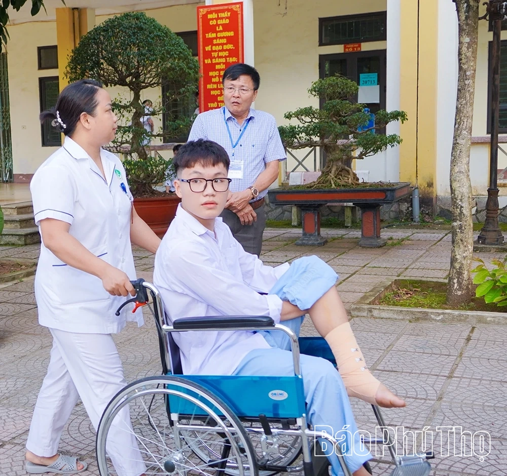 Hỗ trợ thí sinh bị tai nạn đến điểm thi tốt nghiệp THPT năm 2026