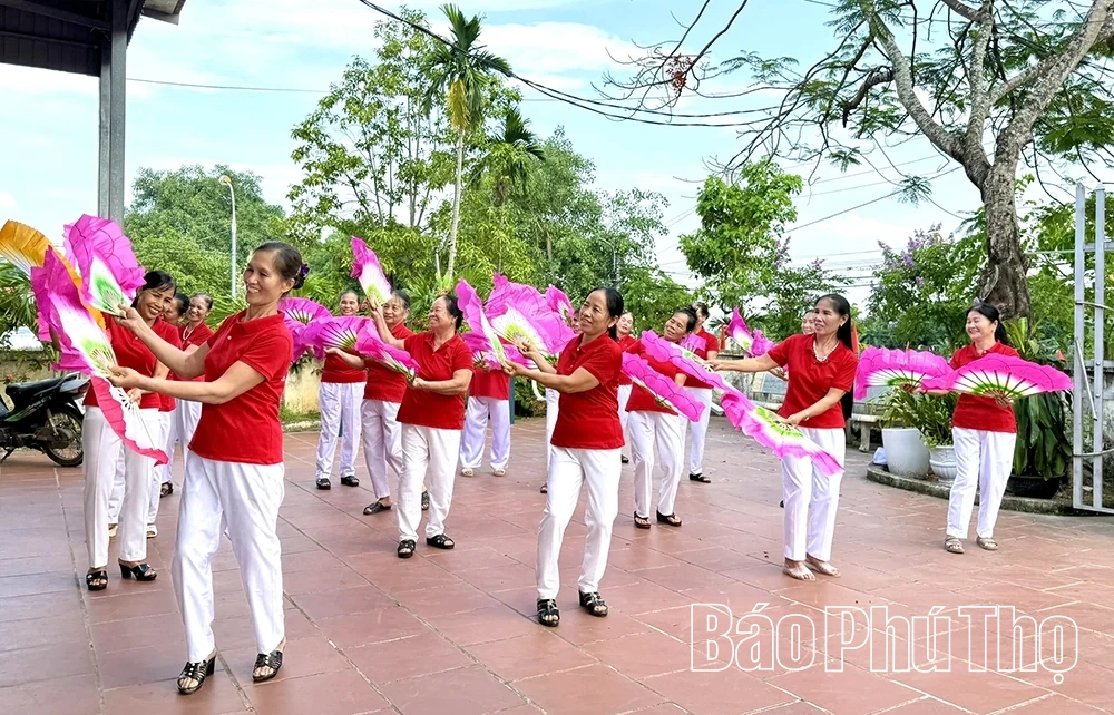 Phát huy sức dân xây dựng nông thôn mới thông minh ở thôn Đền
