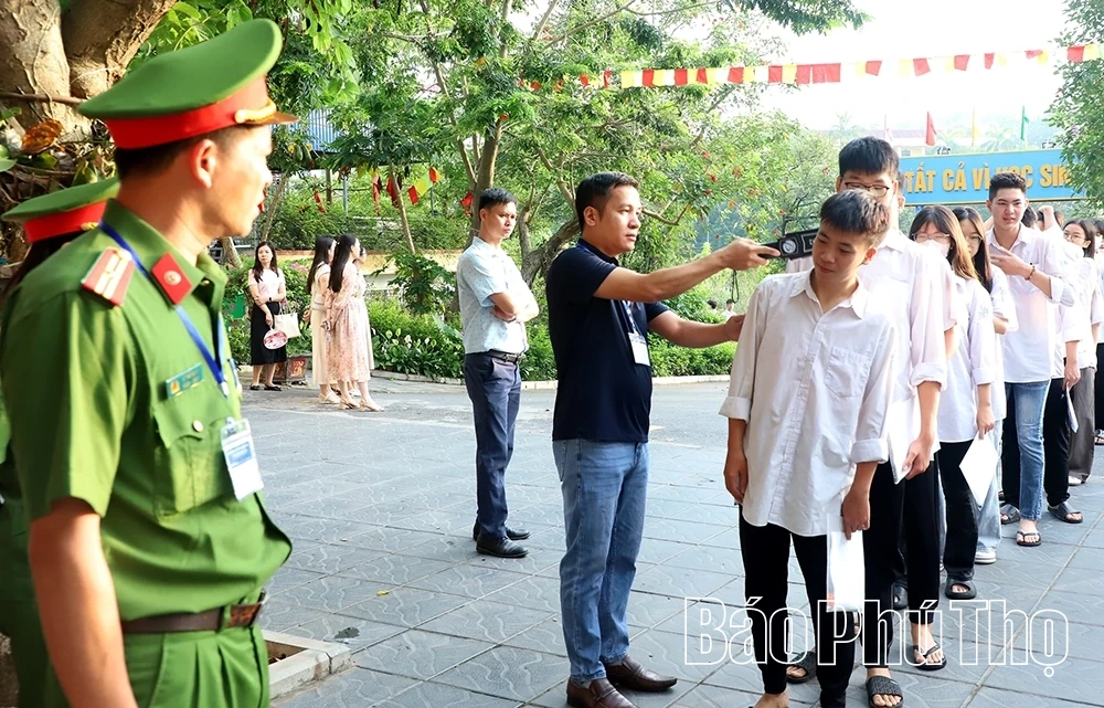 Kỳ thi tốt nghiệp THPT năm 2026 tại điểm thi Trường THPT Nguyễn Tất Thành diễn ra an toàn, đúng quy chế