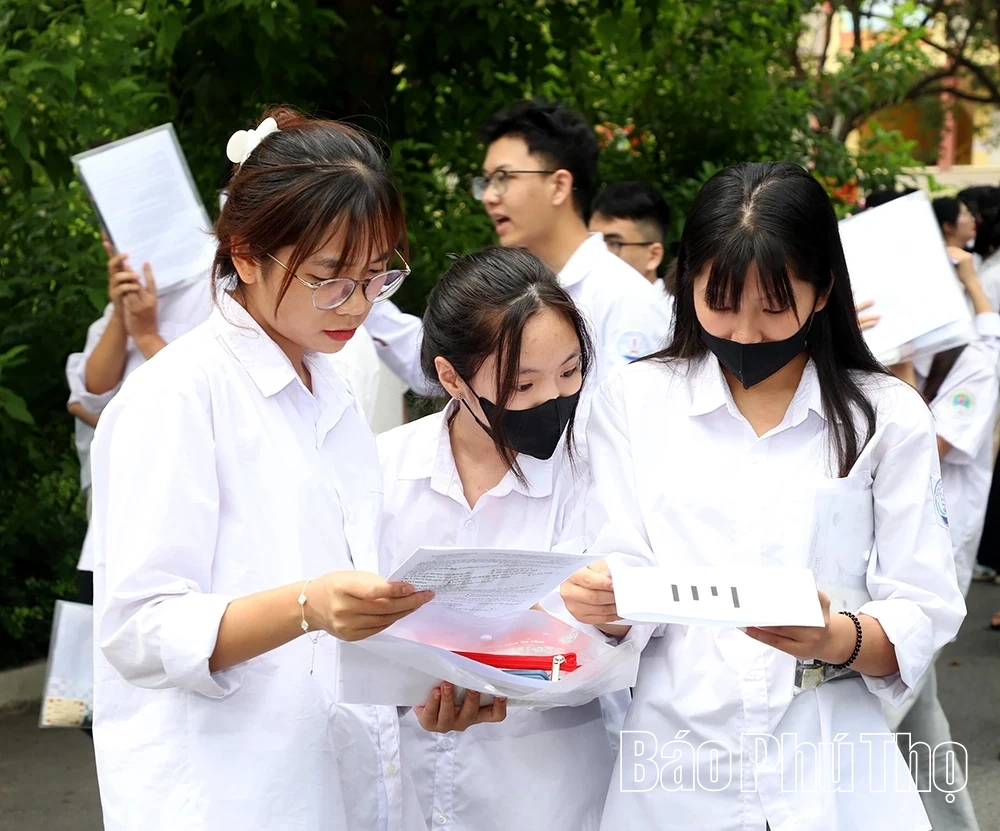 Kỳ thi tốt nghiệp THPT năm 2026 tại điểm thi Trường THPT Nguyễn Tất Thành diễn ra an toàn, đúng quy chế