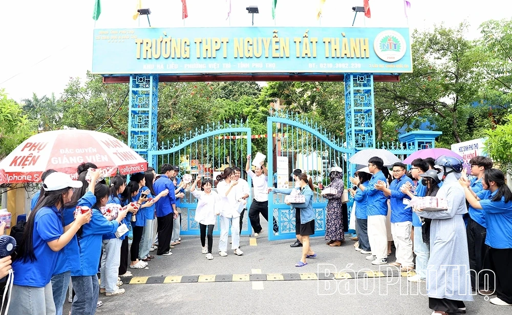 Kỳ thi tốt nghiệp THPT năm 2026 tại điểm thi Trường THPT Nguyễn Tất Thành diễn ra an toàn, đúng quy chế