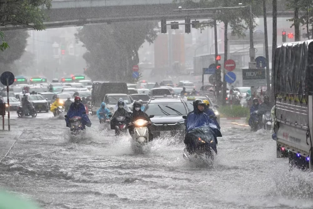 Thời tiết ngày 8/6: Miền bắc ngày nắng nóng, chiều tối đón không khí lạnh gây mưa lớn, trời chuyển mát