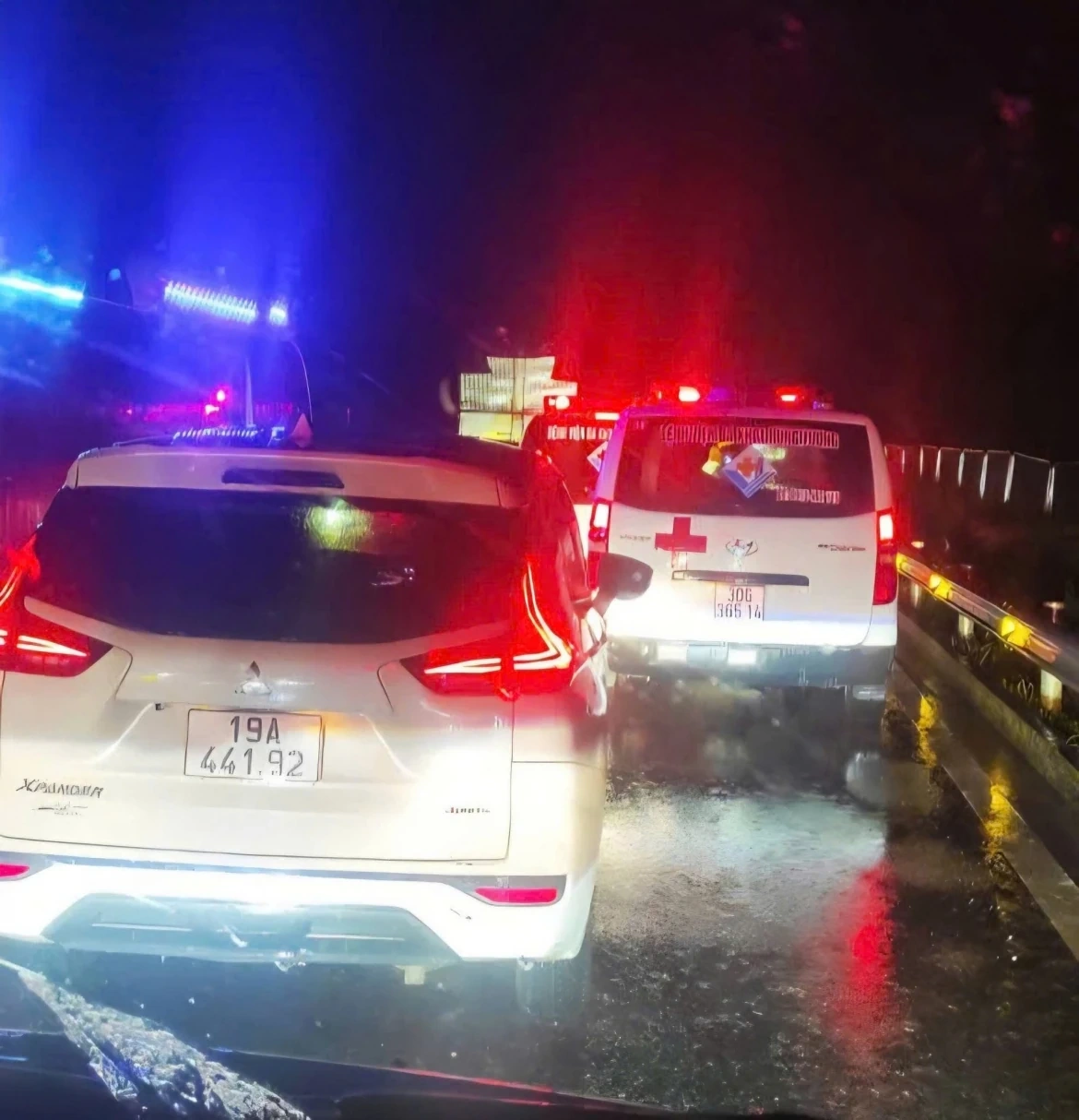 Tai nạn nghiêm trọng trên cao tốc Tuyên Quang - Phú Thọ, giao thông ùn tắc kéo dài