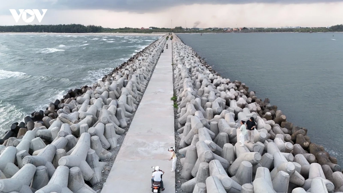 Biển Lộc An: Vẻ đẹp thanh bình của nàng tiên say giấc bên bờ đại dương