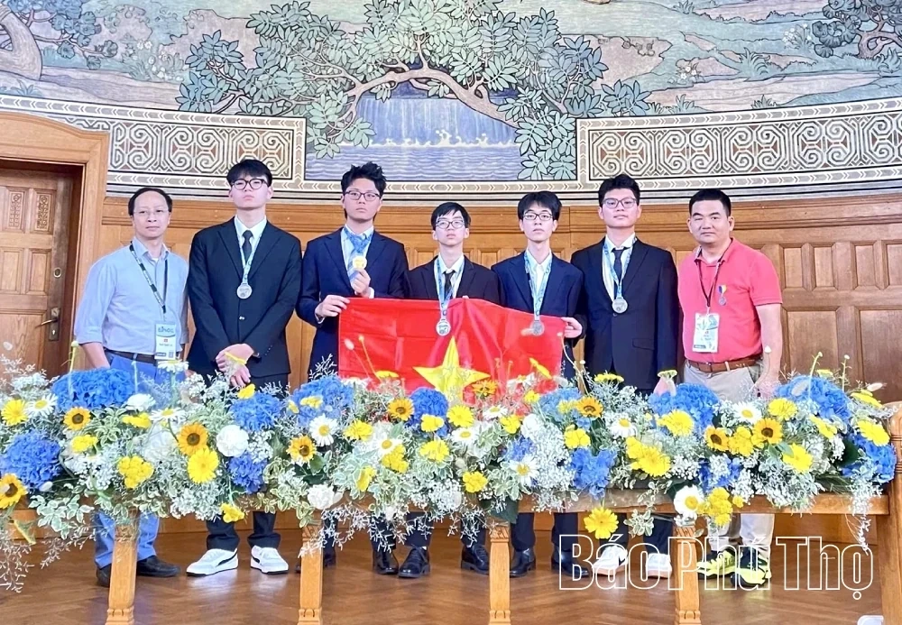 Hung Vuong High School for the Gifted Student Wins Silver Medal at the 2026 European Physics Olympiad
