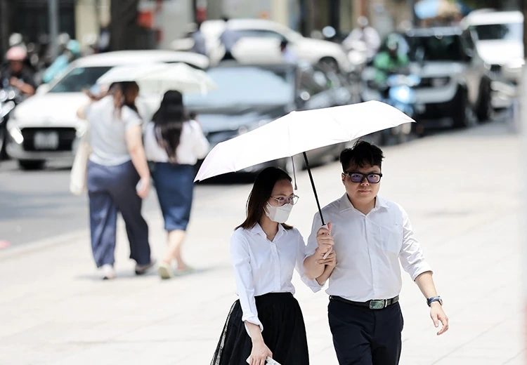 Thời tiết ngày 15/6: Bắc Bộ mưa lớn từ chiều tối, Trung Bộ tiếp tục nắng nóng gay gắt