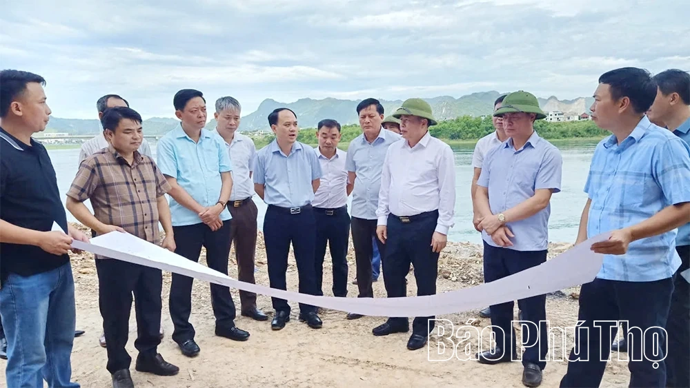 Kiểm tra tiến độ thực hiện các dự án cấp bách phòng chống thiên tai tại phường Hòa Bình, Kỳ Sơn và xã Thịnh Minh