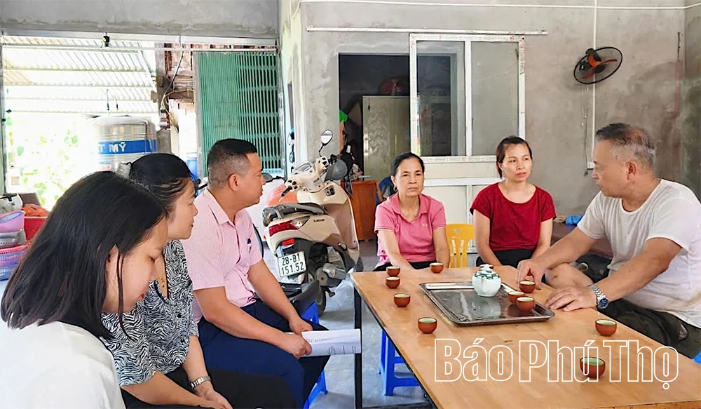 Kiểm tra, giám sát hoạt động tín dụng chính sách tại khu Sào, xã Kim Bôi