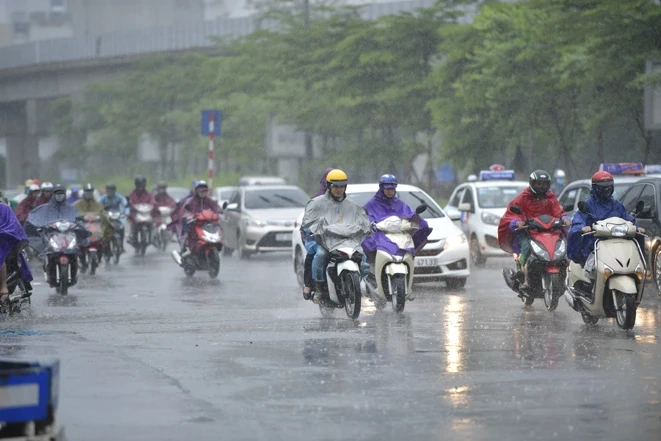 Thời tiết ngày 18/6: Bắc Bộ mưa dông về chiều tối, miền Trung nắng nóng
