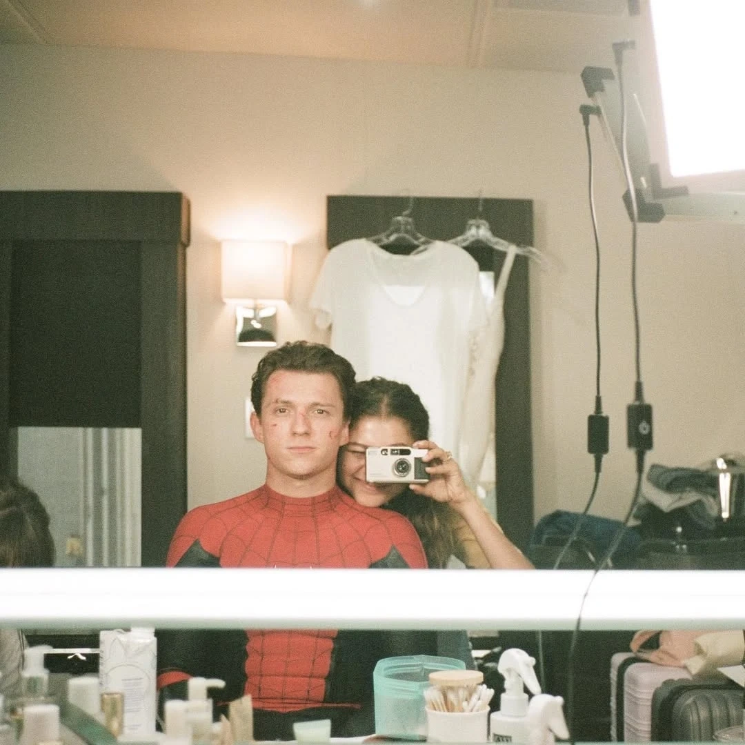 Điều gì khiến Tom Holland và Zendaya là cặp đôi được yêu thích nhất Hollywood?