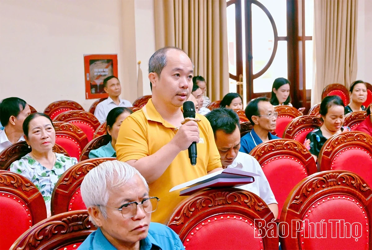 Chủ tịch UBND tỉnh Trần Duy Đông tiếp xúc cử tri phường Vĩnh Yên, Vĩnh Phúc