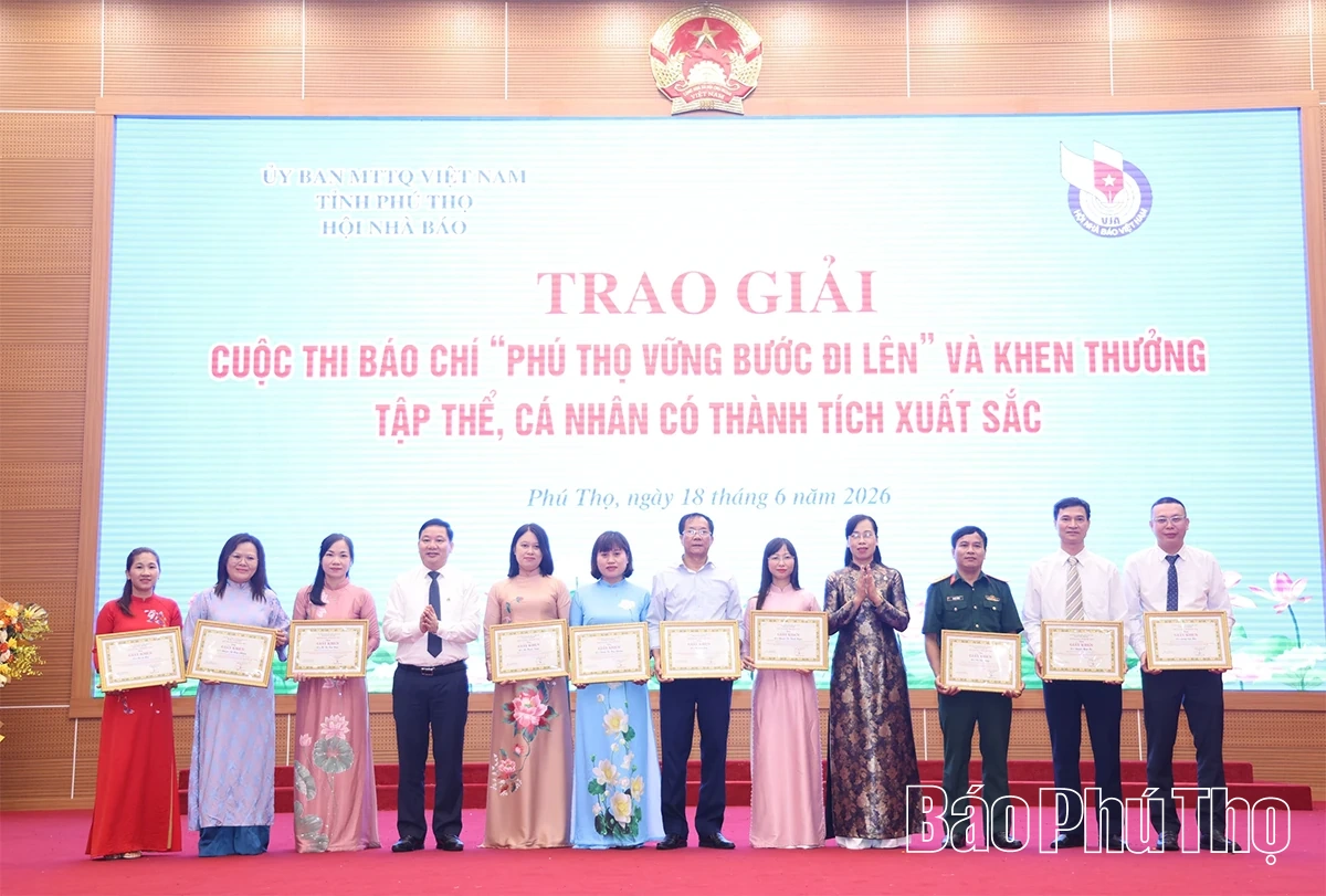 Trao giải cuộc thi báo chí “Phú Thọ vững bước đi lên” và khen thưởng tập thể, cá nhân có thành tích xuất sắc