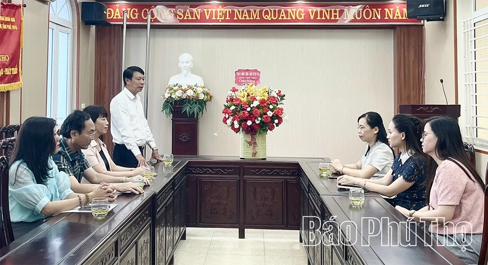 Phó Chủ tịch UBND tỉnh Nguyễn Khắc Hiếu chúc mừng Hội Nhà báo tỉnh nhân Ngày Báo chí cách mạng Việt Nam