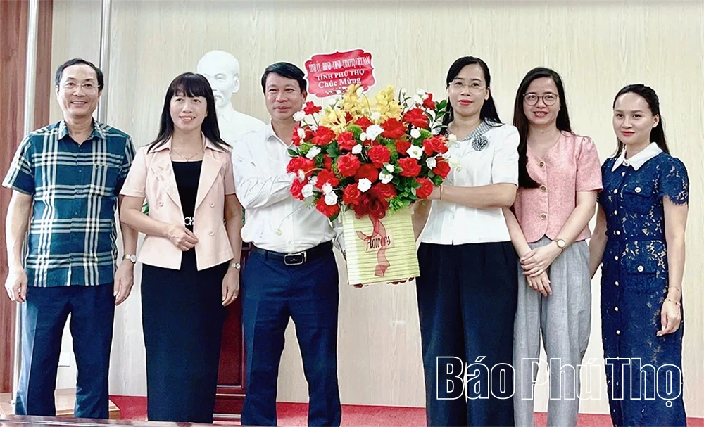 Phó Chủ tịch UBND tỉnh Nguyễn Khắc Hiếu chúc mừng Hội Nhà báo tỉnh nhân Ngày Báo chí cách mạng Việt Nam