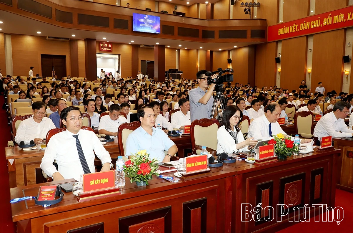 Chính quyền đồng hành - Doanh nghiệp phát triển - Phú Thọ bứt phá