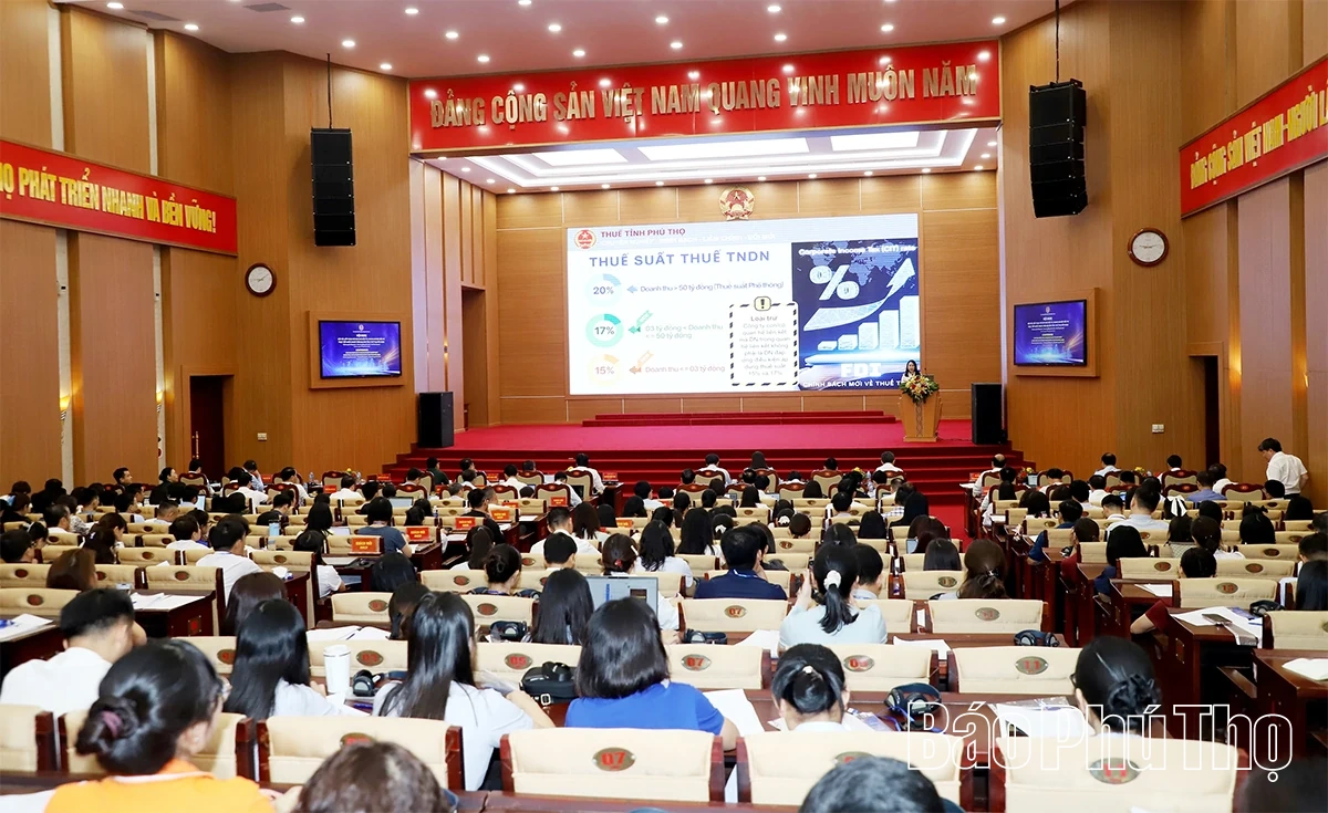 Chính quyền đồng hành - Doanh nghiệp phát triển - Phú Thọ bứt phá