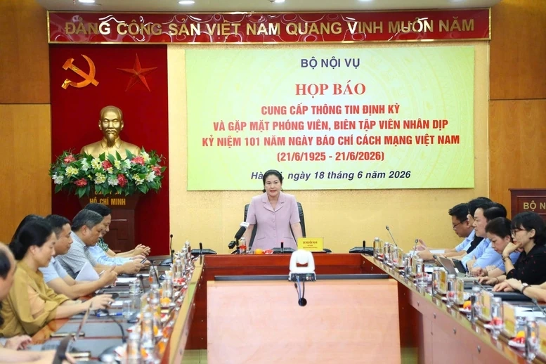 Sắp xếp thôn, tổ dân phố: Tập trung sắp xếp lại tổ chức, nhân sự; giải quyết chế độ cho người hoạt động không chuyên trách