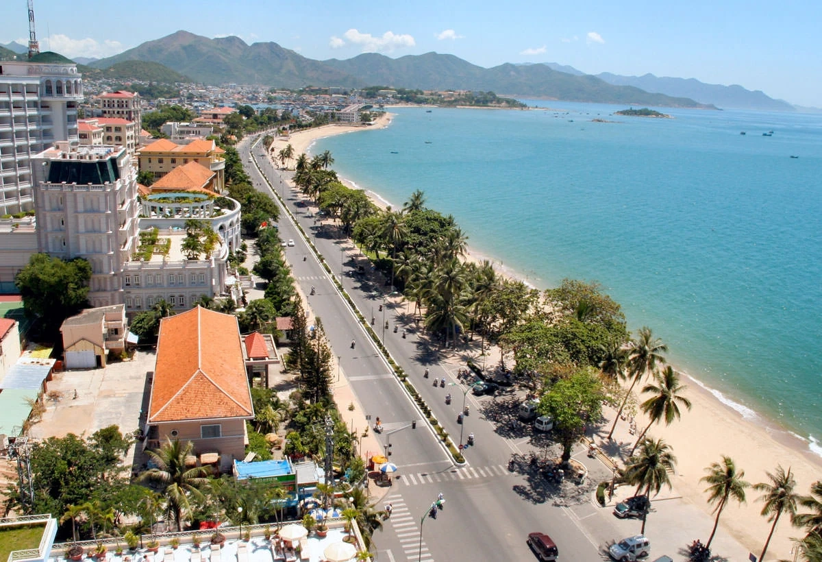 Đất Việt Tour: Cầu Nối Đưa Du Khách Khám Phá Vẻ Đẹp Duyên Hải Miền Trung