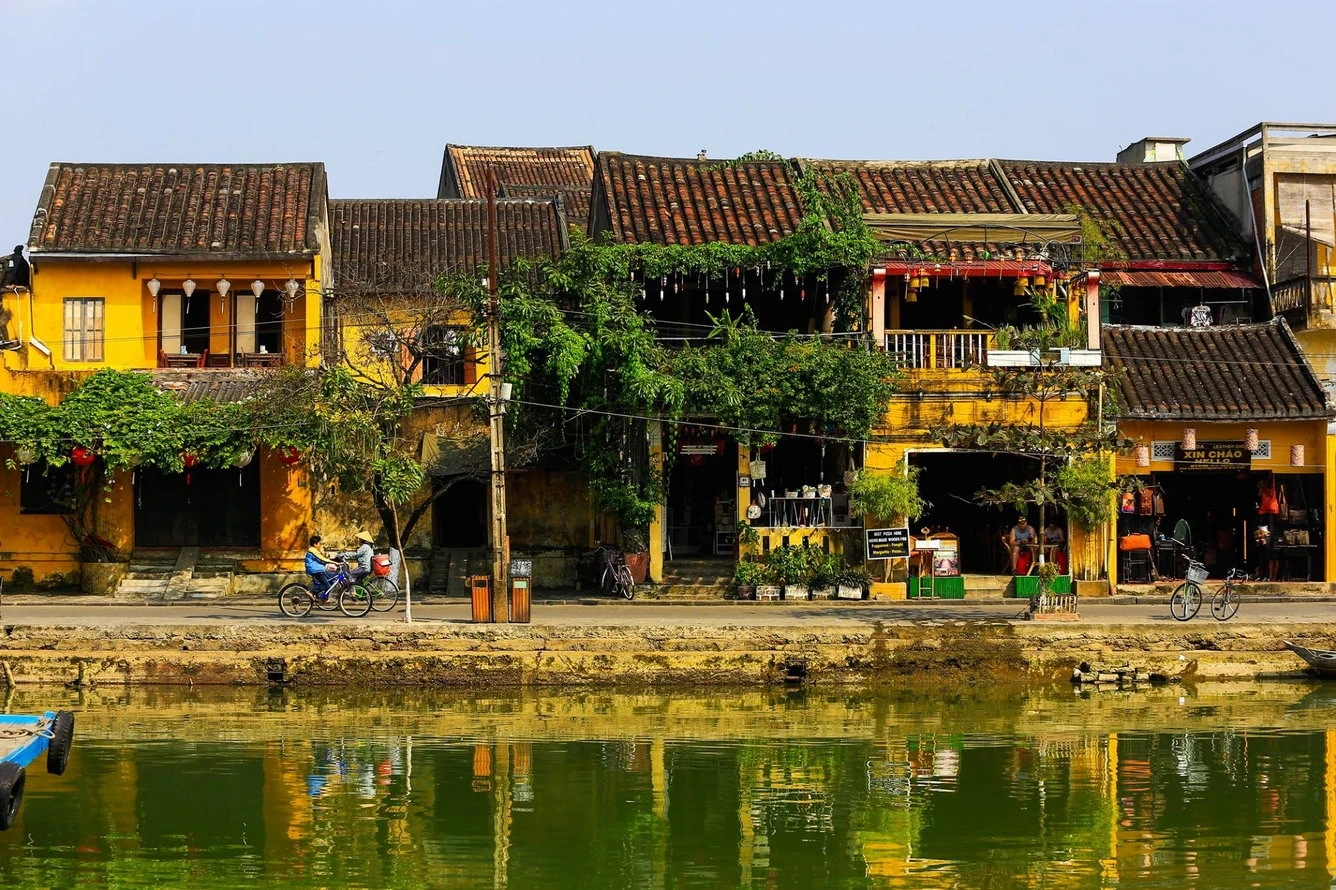 Đất Việt Tour: Cầu Nối Đưa Du Khách Khám Phá Vẻ Đẹp Duyên Hải Miền Trung