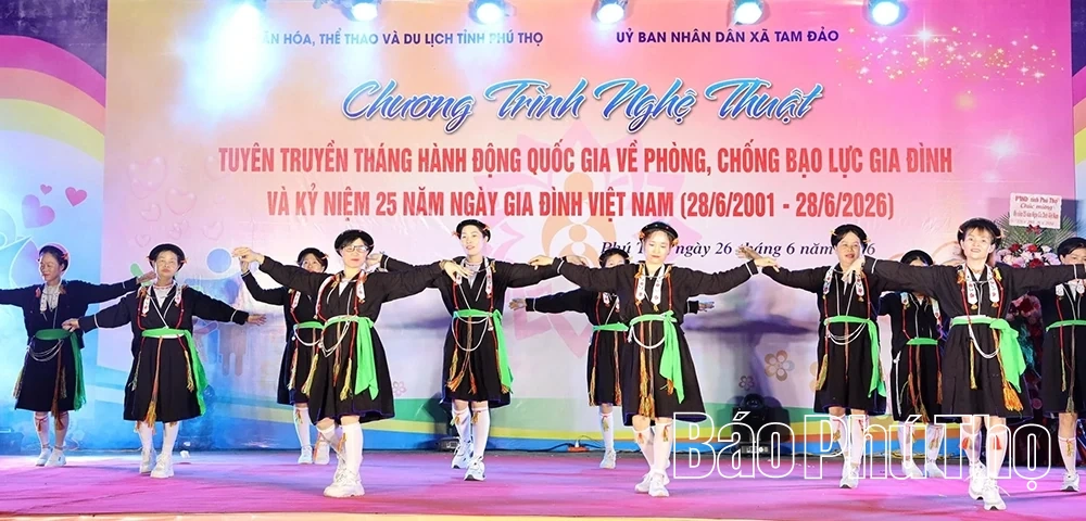 Chương trình nghệ thuật chào mừng kỷ niệm 25 năm Ngày gia đình Việt Nam 