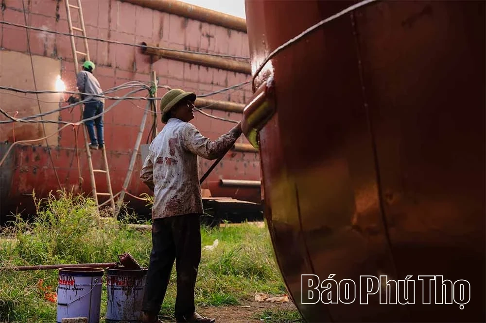 Echoes of the Shipbuilding Village in Son Dong