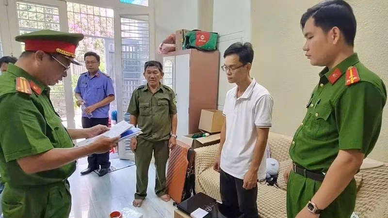 Vĩnh Long bắt 2 đối tượng trong đường dây sản xuất nước yến giả quy mô lớn