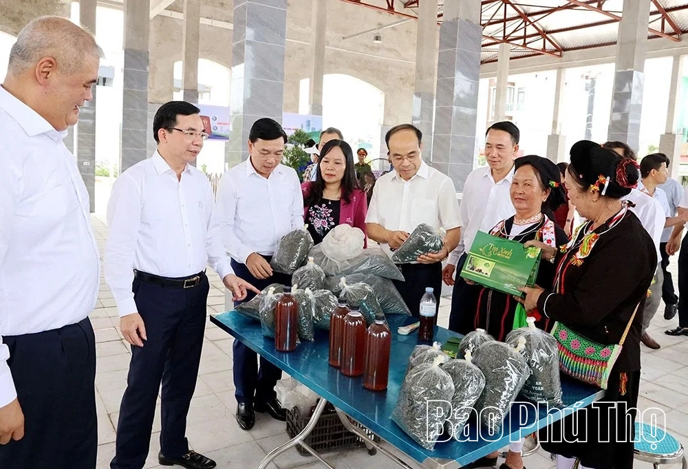Phường Xuân Hòa đón nhận Huân chương Lao động hạng Nhì, khai mạc Tuần lễ du lịch năm 2026 