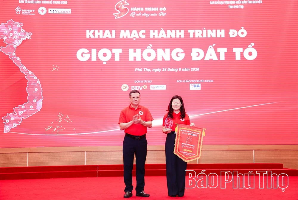 Khai mạc chương trình Hành trình Đỏ “Giọt hồng Đất Tổ” năm 2026