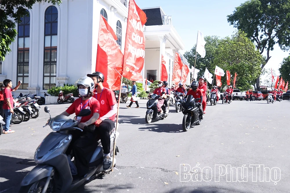 Khai mạc chương trình Hành trình Đỏ “Giọt hồng Đất Tổ” năm 2026