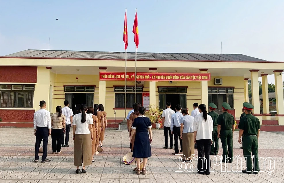 Thiêng liêng sinh hoạt dưới cờ