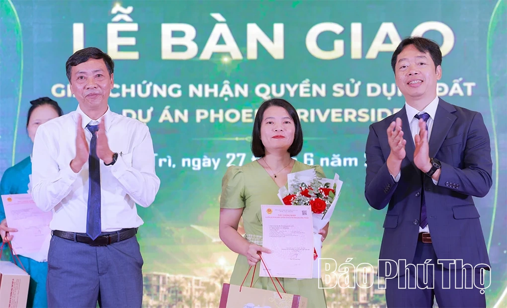 Lễ bàn giao giấy chứng nhận quyền sử dụng đất dự án Phoenix Riverside