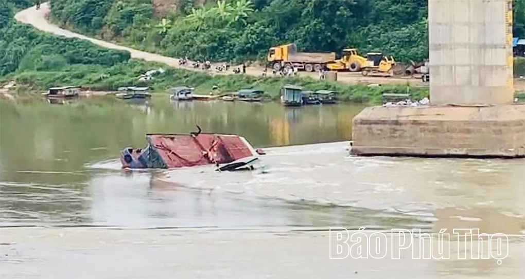 Tai nạn giao thông đường thủy tại trụ T5, cầu Sông Lô